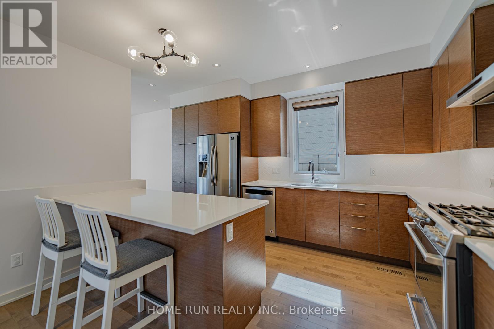 Photo 10 of 899 Ralph Hennessy Avenue, Ottawa ON
