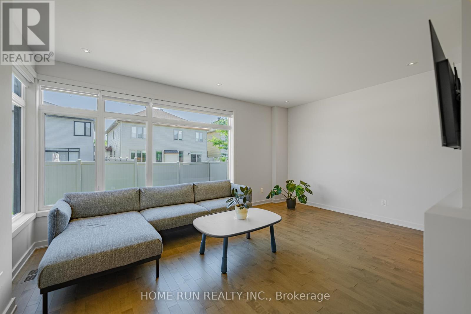 Photo 19 of 899 Ralph Hennessy Avenue, Ottawa ON