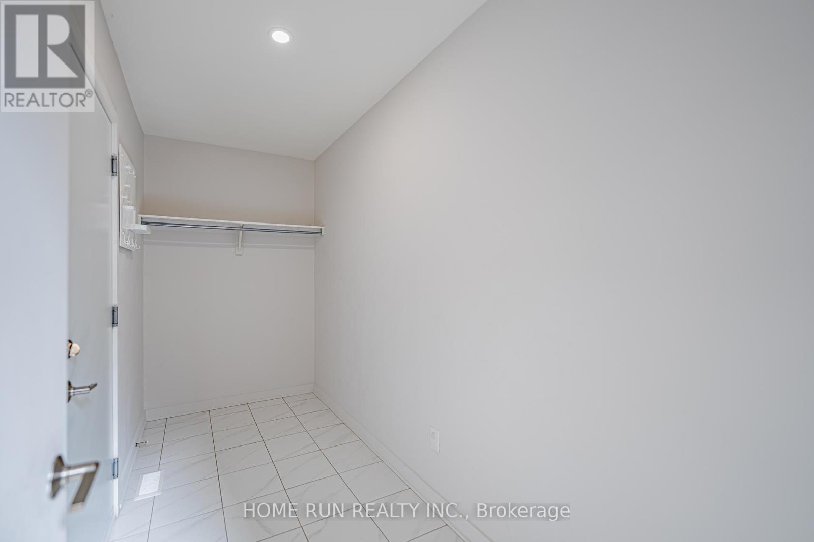 Photo 23 of 899 Ralph Hennessy Avenue, Ottawa ON