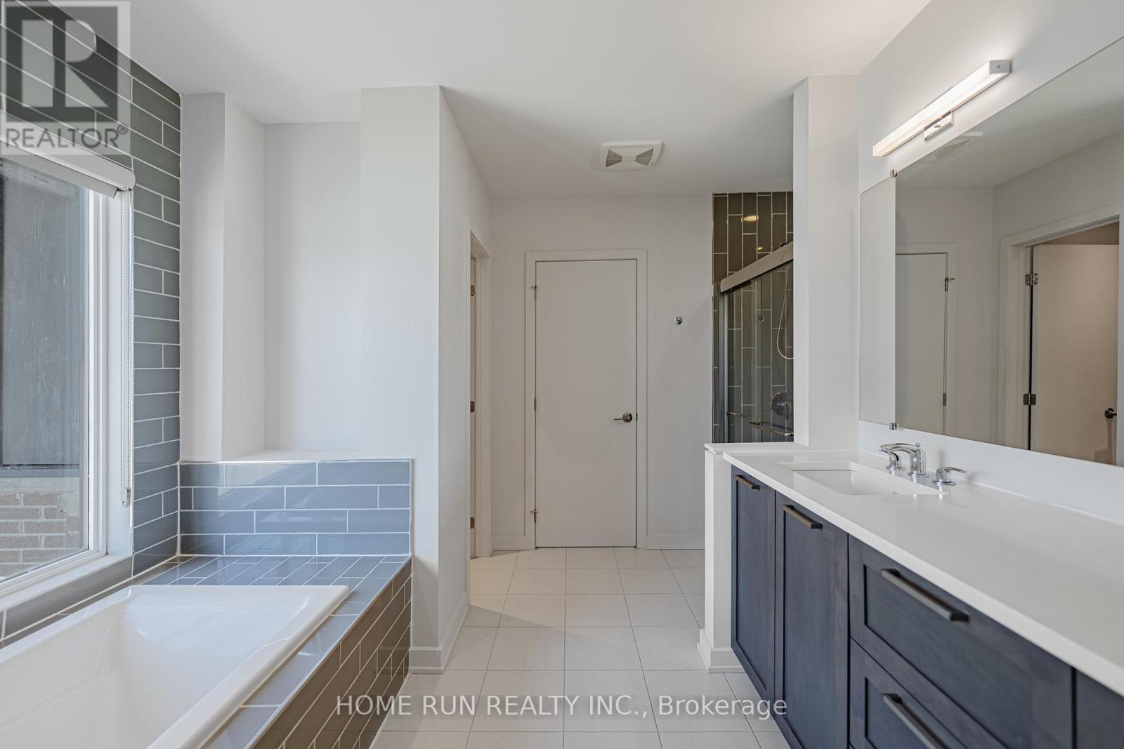 Photo 35 of 899 Ralph Hennessy Avenue, Ottawa ON