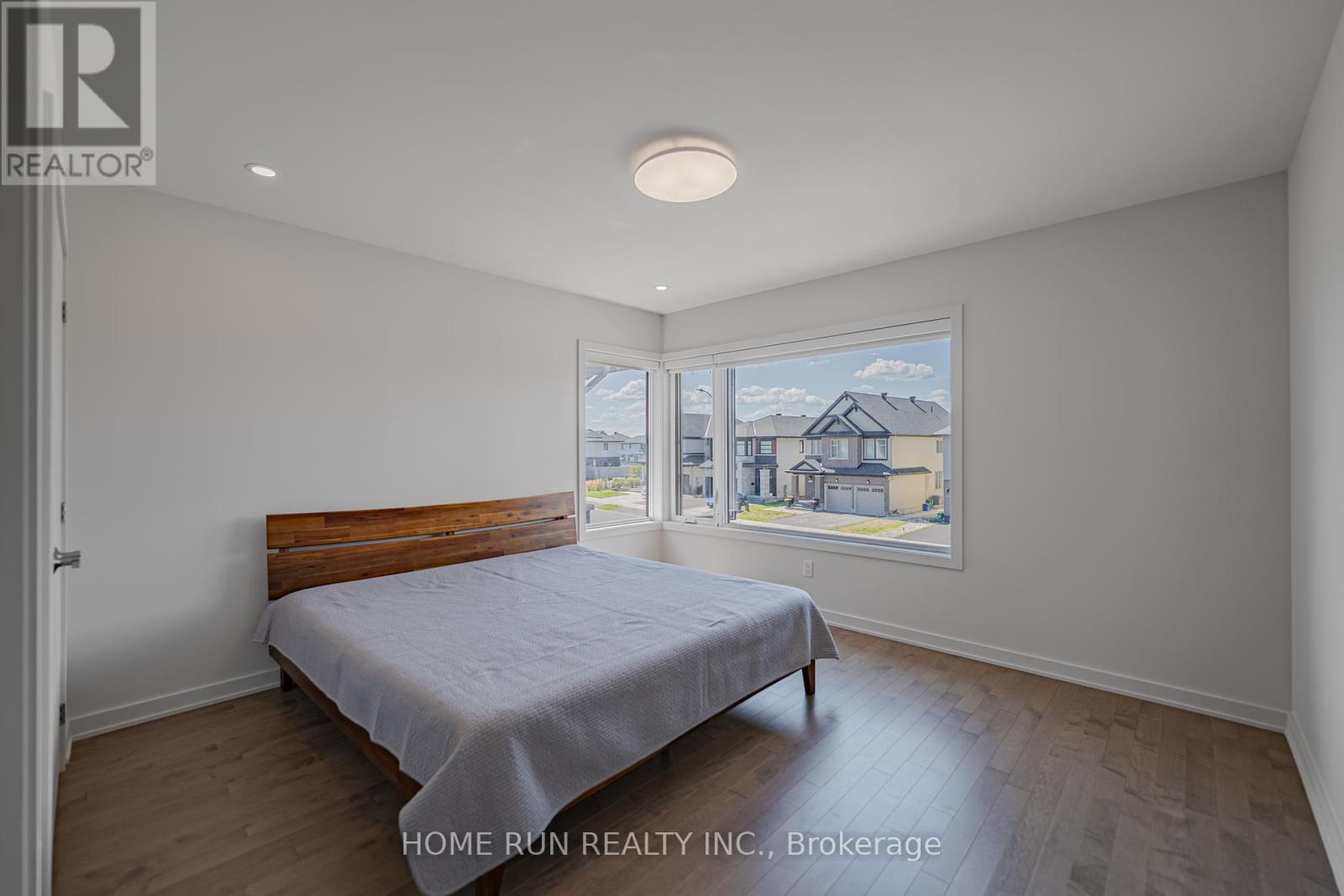 Photo 37 of 899 Ralph Hennessy Avenue, Ottawa ON