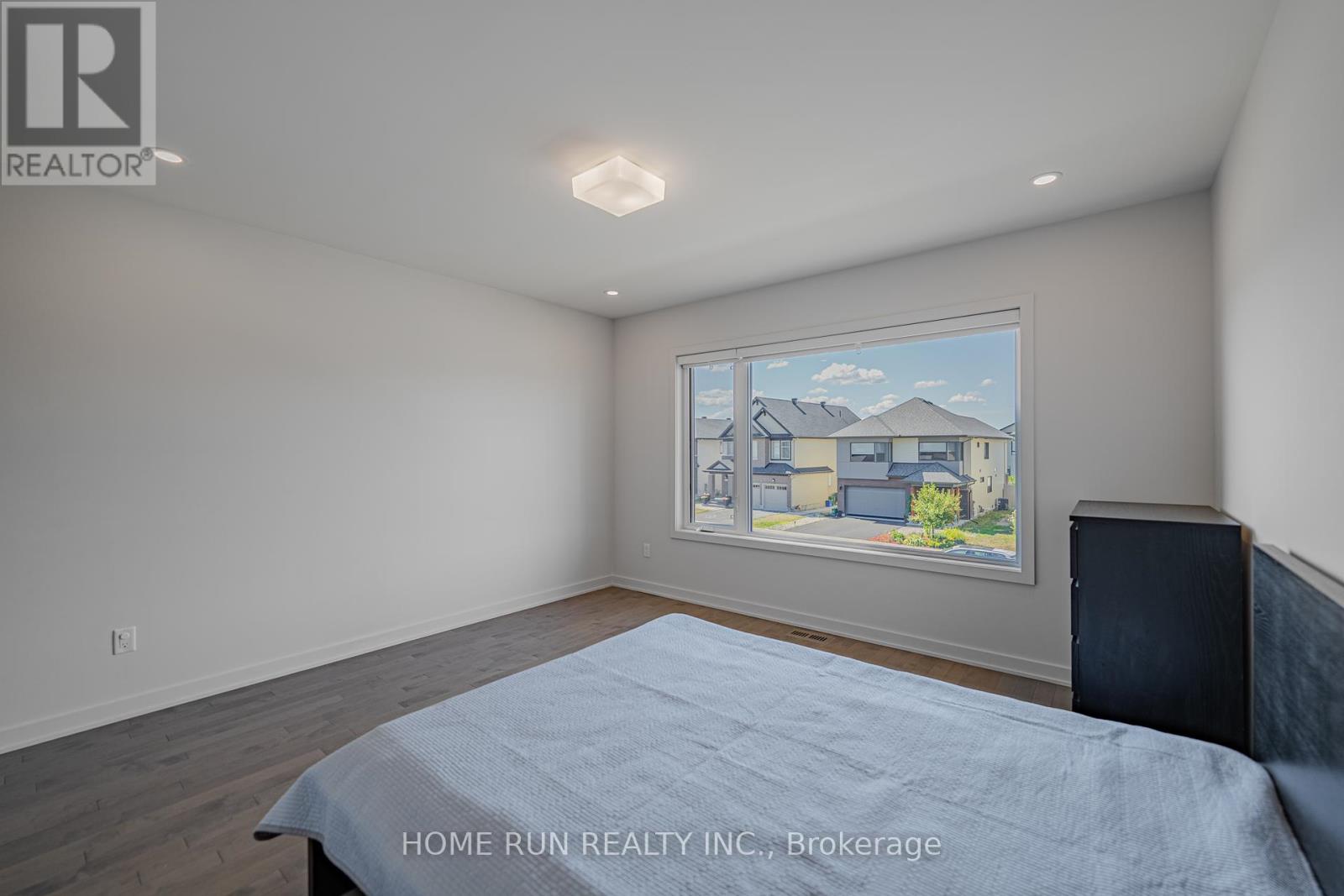 Photo 39 of 899 Ralph Hennessy Avenue, Ottawa ON