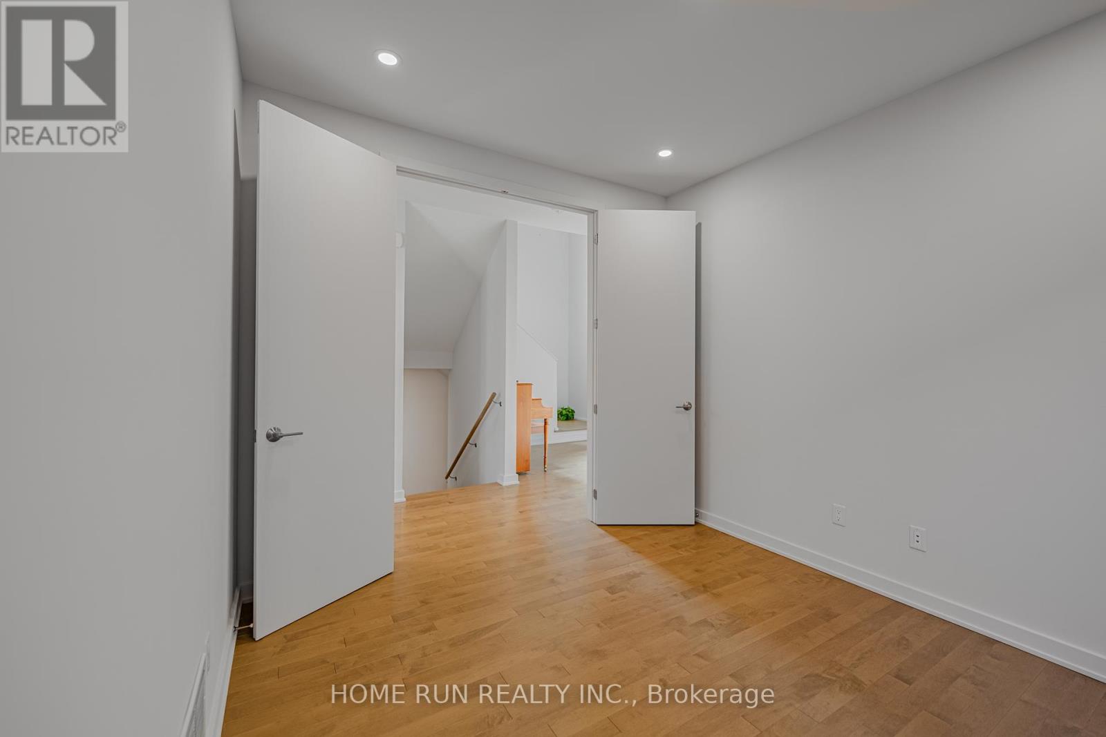 Photo 7 of 899 Ralph Hennessy Avenue, Ottawa ON