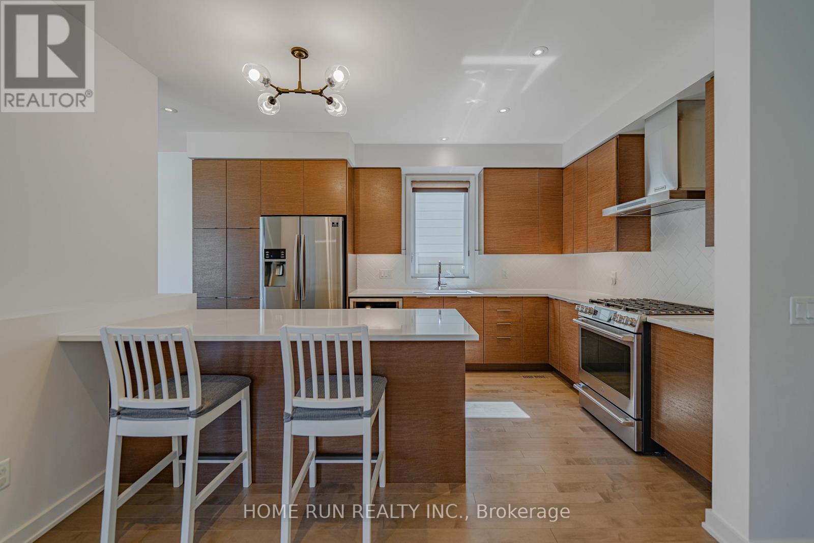 Photo 8 of 899 Ralph Hennessy Avenue, Ottawa ON