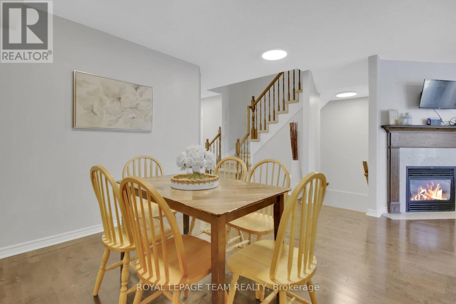 Photo 10 of 123 Talltree Crescent, Ottawa ON