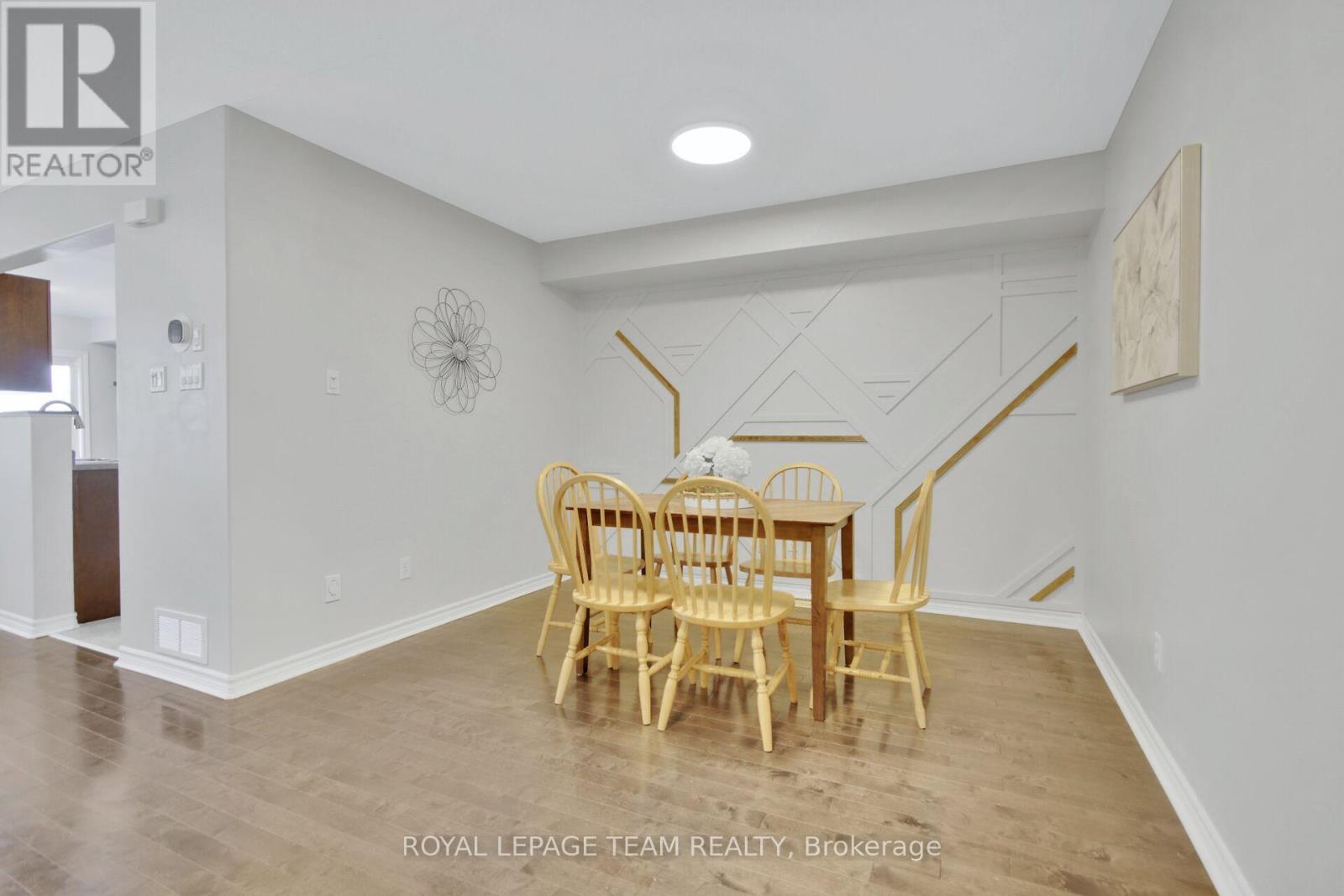 Photo 11 of 123 Talltree Crescent, Ottawa ON