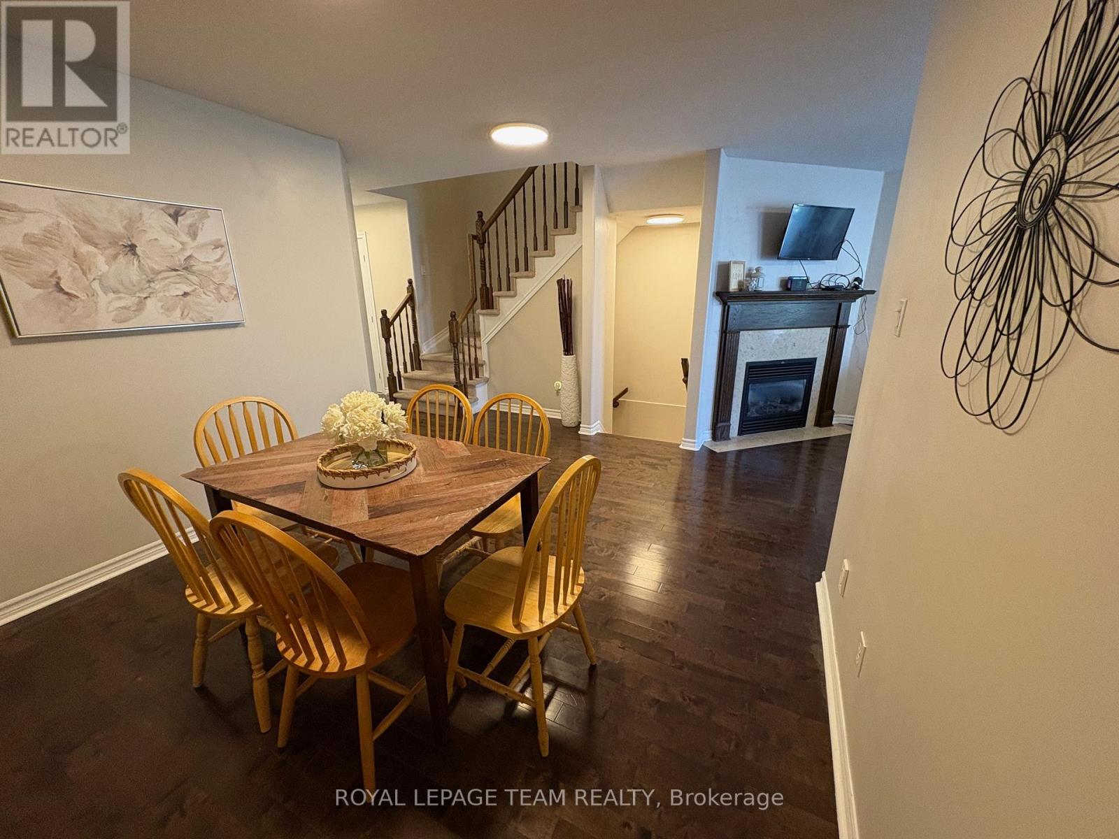 Photo 12 of 123 Talltree Crescent, Ottawa ON