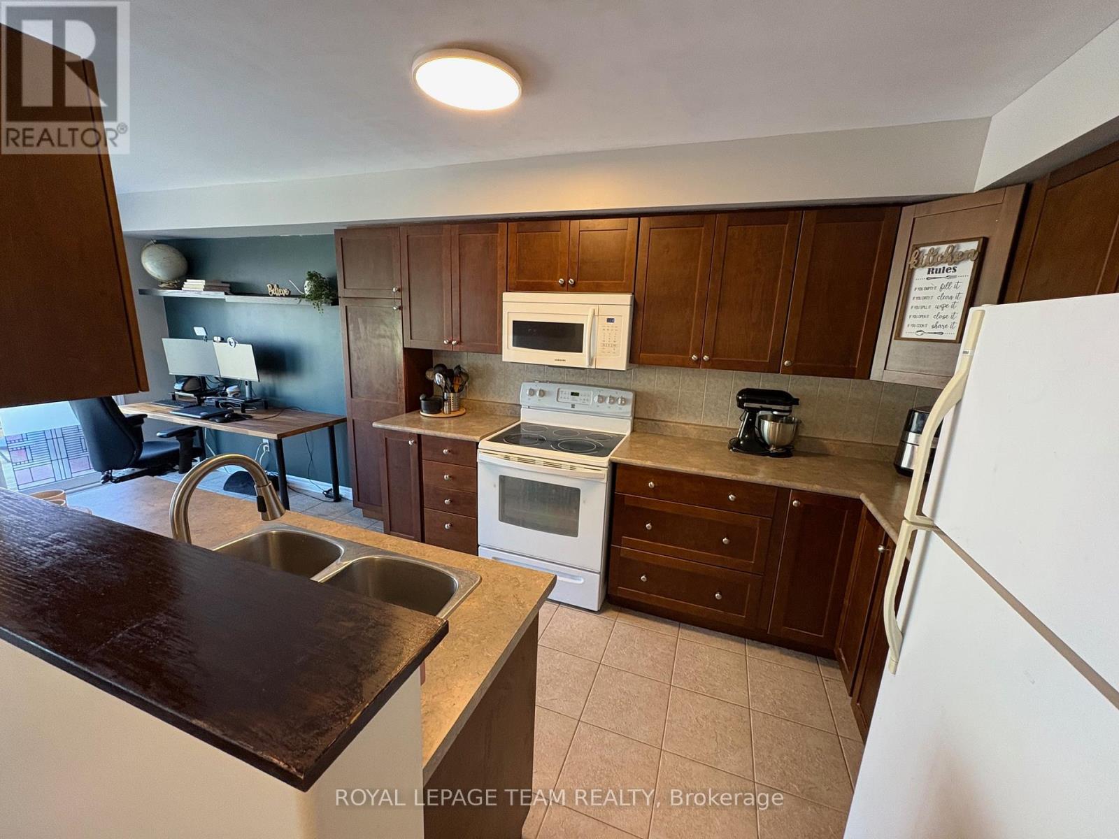 Photo 13 of 123 Talltree Crescent, Ottawa ON