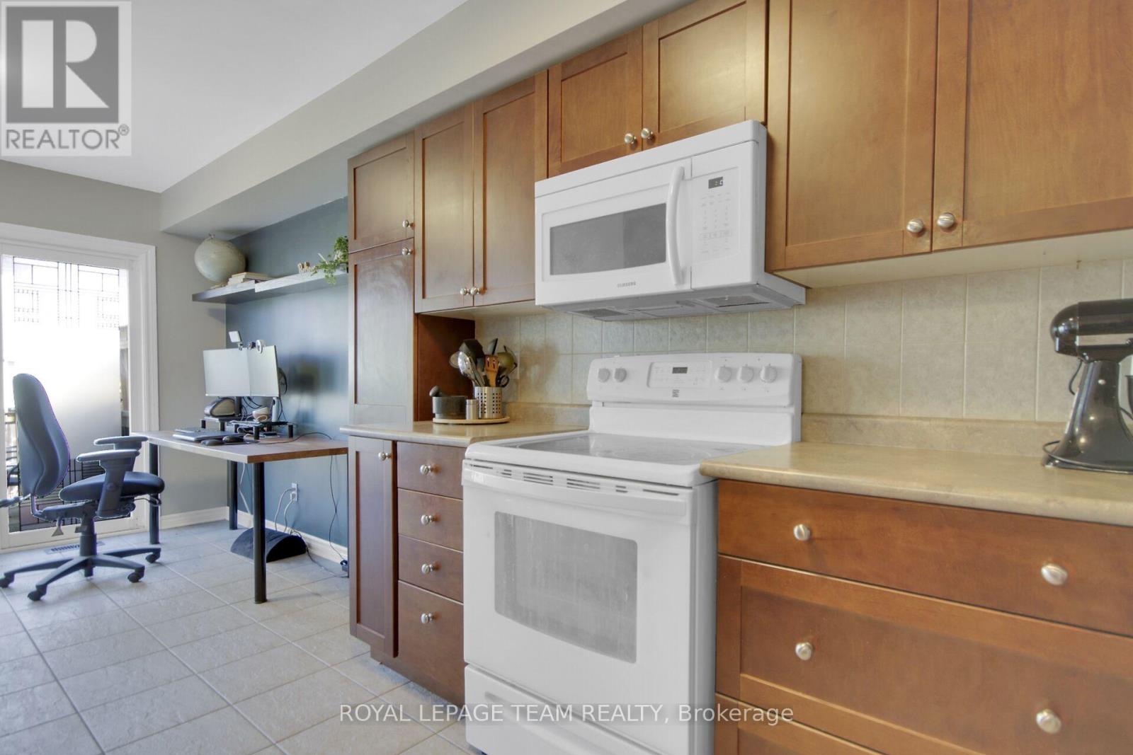 Photo 16 of 123 Talltree Crescent, Ottawa ON