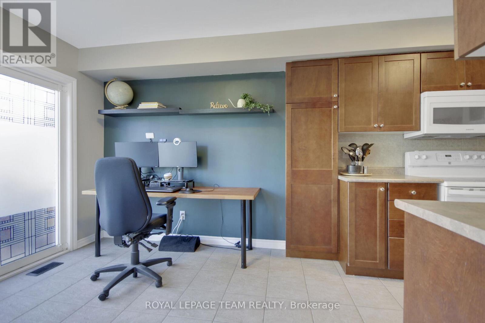 Photo 18 of 123 Talltree Crescent, Ottawa ON