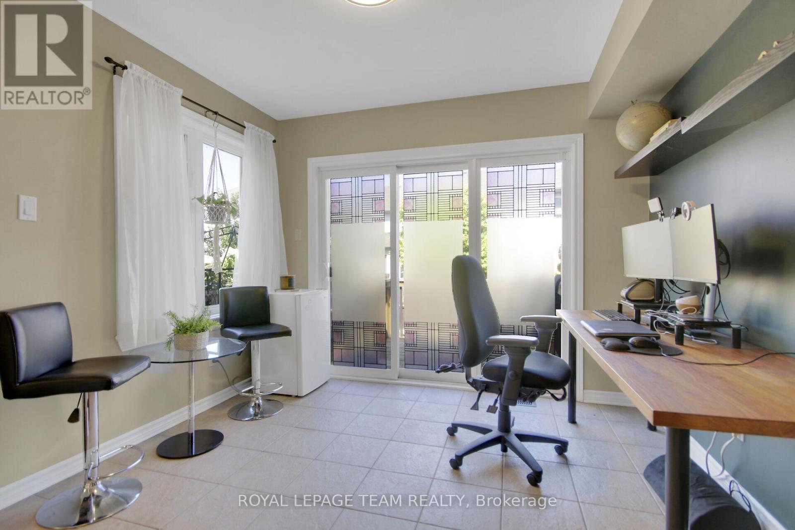 Photo 19 of 123 Talltree Crescent, Ottawa ON