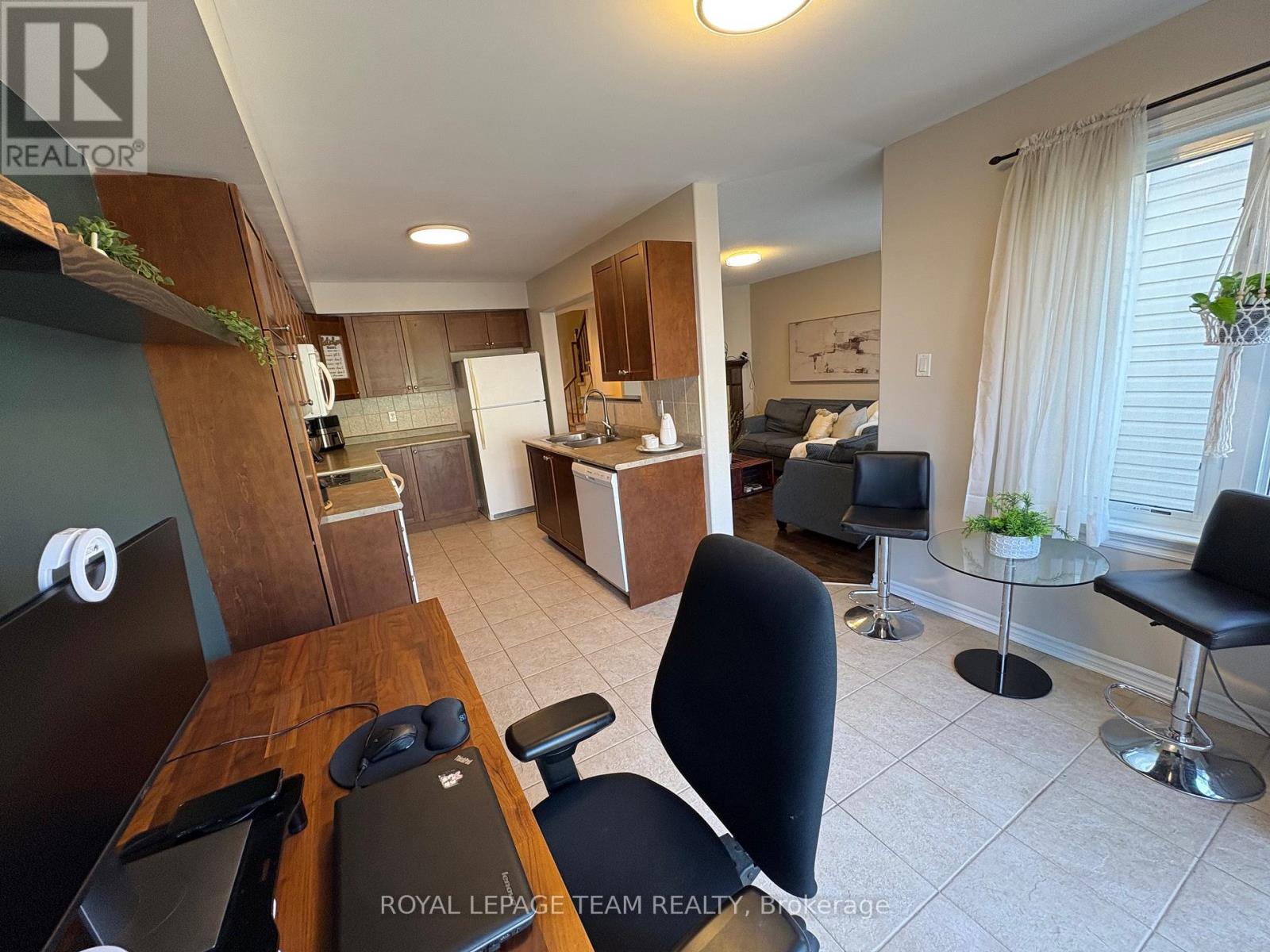 Photo 20 of 123 Talltree Crescent, Ottawa ON