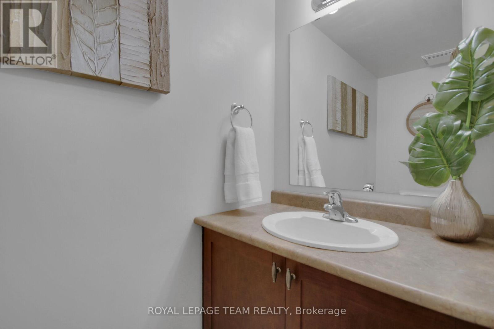 Photo 21 of 123 Talltree Crescent, Ottawa ON
