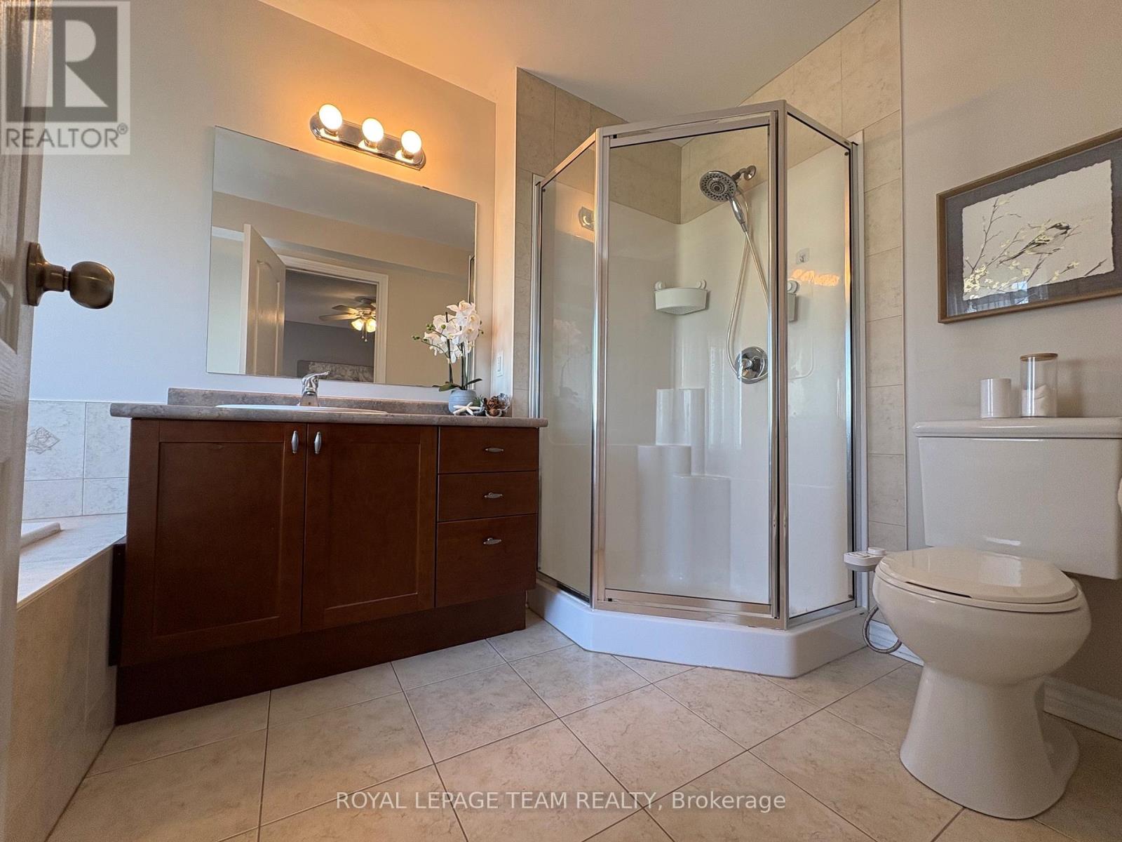 Photo 27 of 123 Talltree Crescent, Ottawa ON