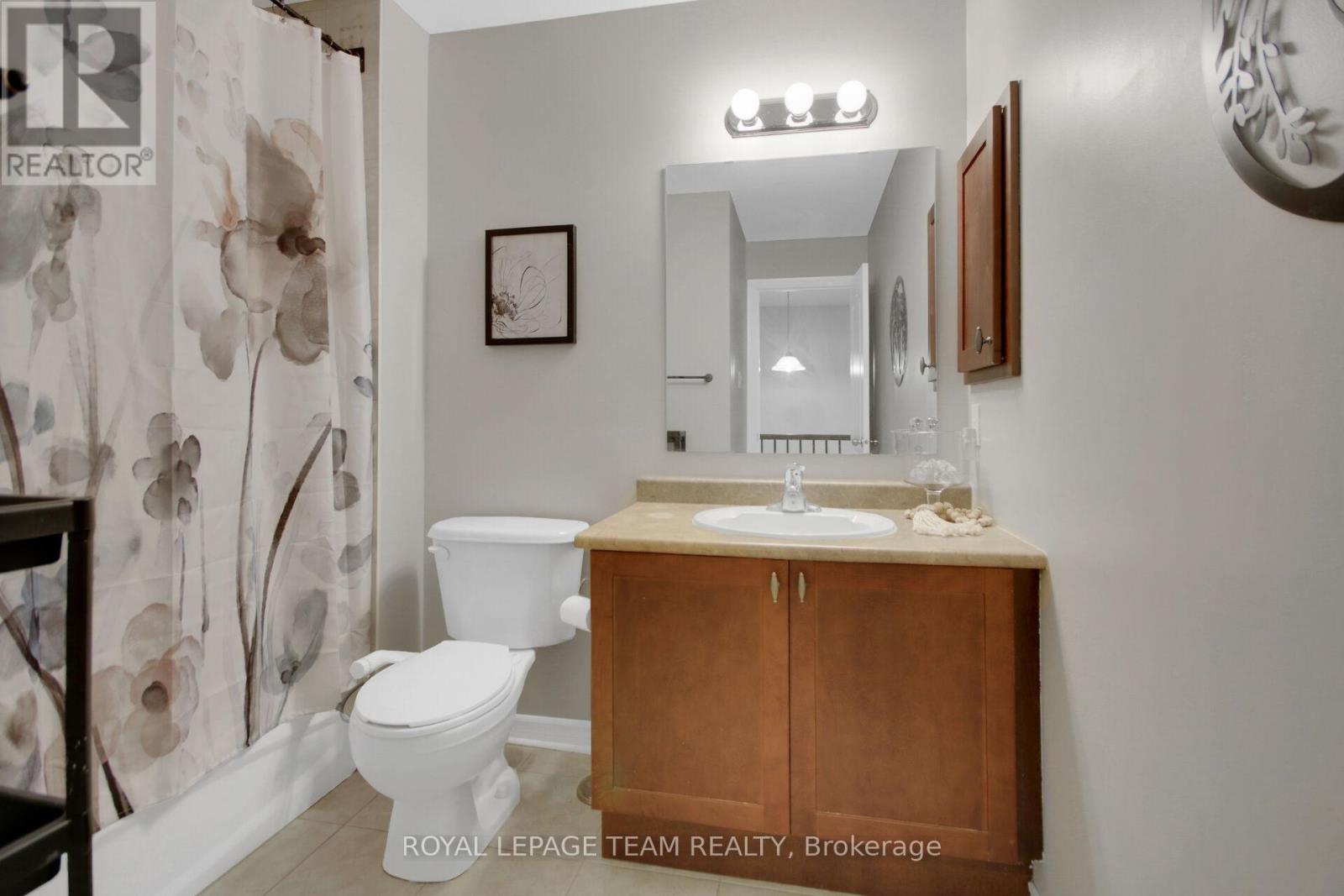 Photo 32 of 123 Talltree Crescent, Ottawa ON