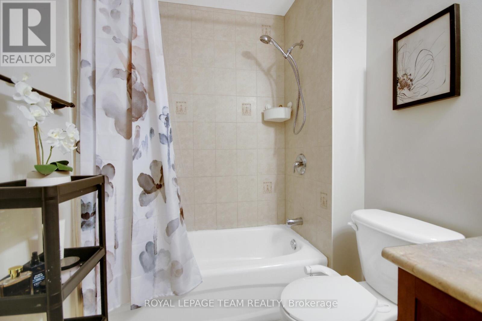 Photo 33 of 123 Talltree Crescent, Ottawa ON