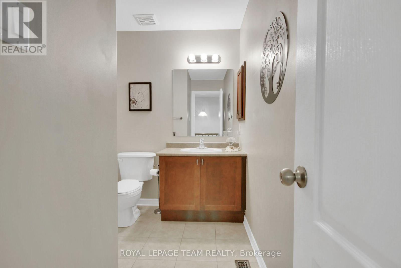 Photo 34 of 123 Talltree Crescent, Ottawa ON