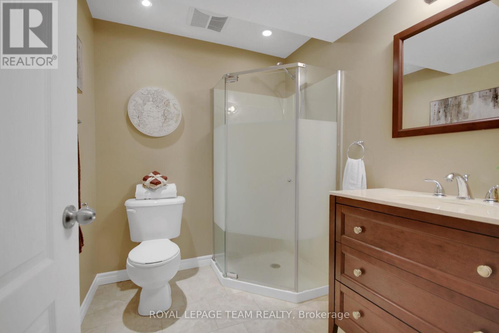 Photo 41 of 123 Talltree Crescent, Ottawa ON