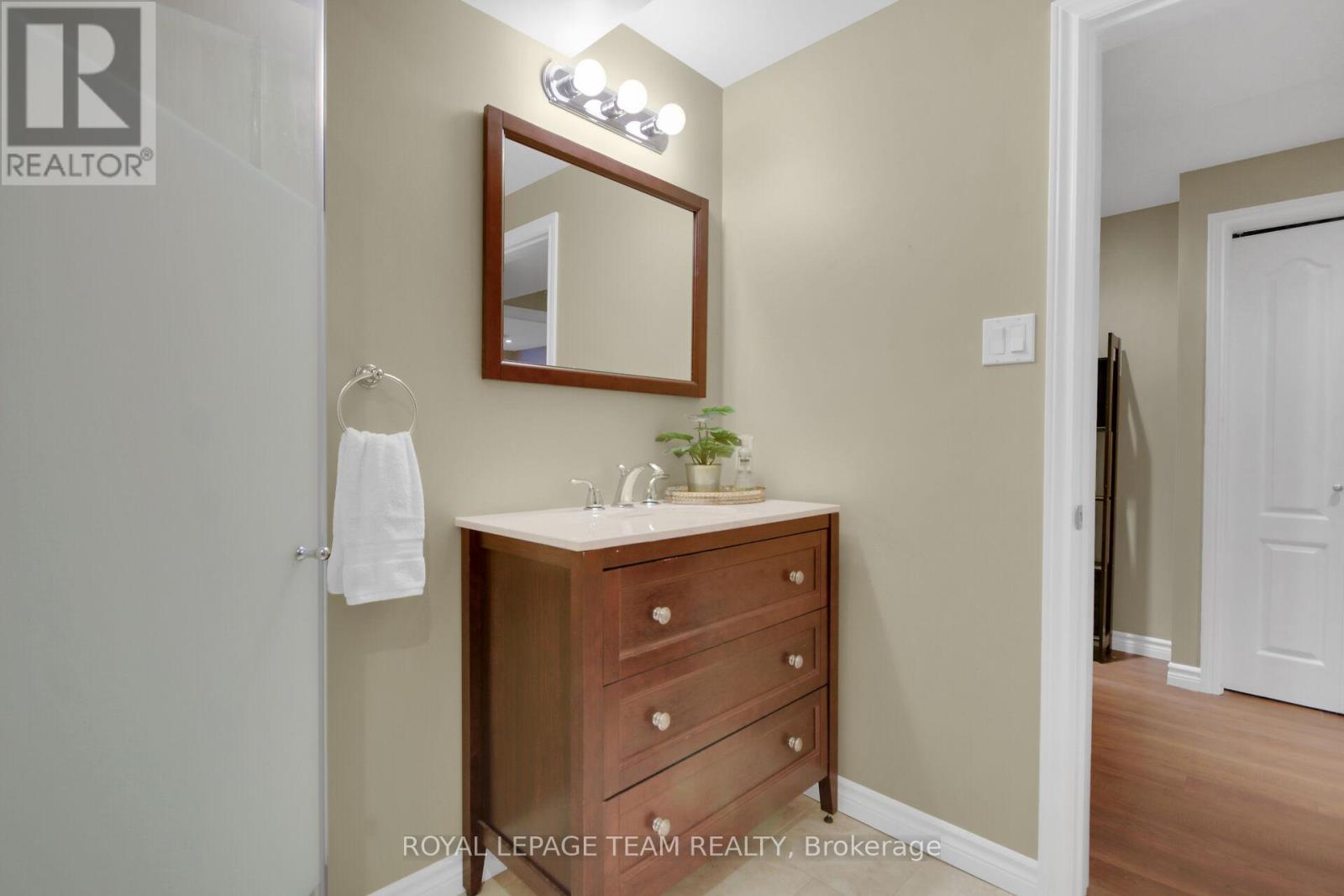 Photo 42 of 123 Talltree Crescent, Ottawa ON
