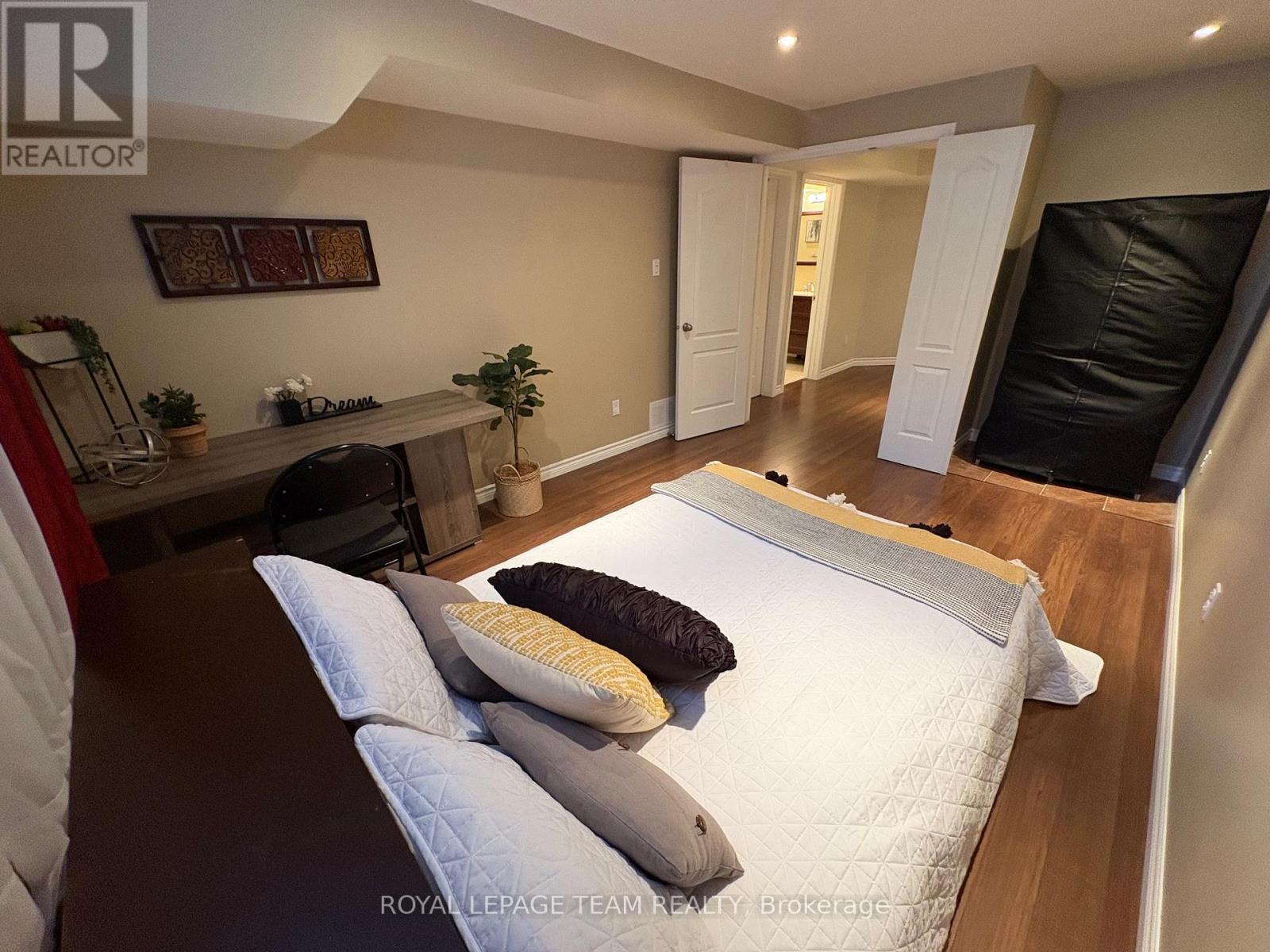 Photo 44 of 123 Talltree Crescent, Ottawa ON