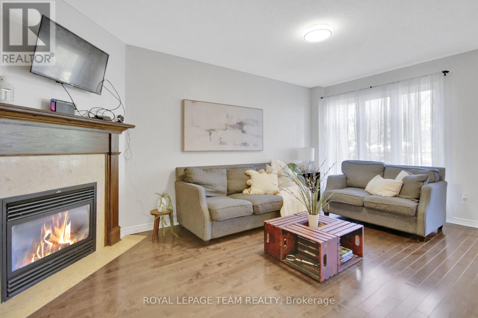 Photo 7 of 123 Talltree Crescent, Ottawa ON