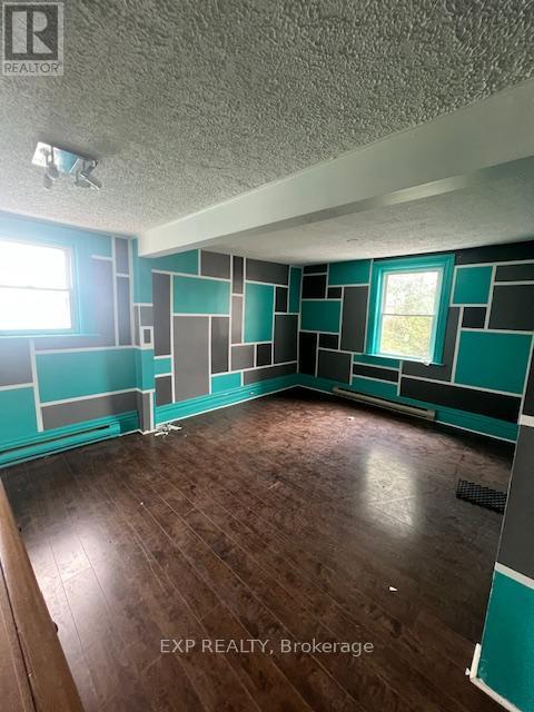 Photo 11 of 49 Raglan Street N, Renfrew ON