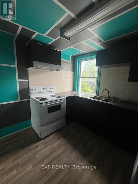 Photo 9 of 49 Raglan Street N, Renfrew ON