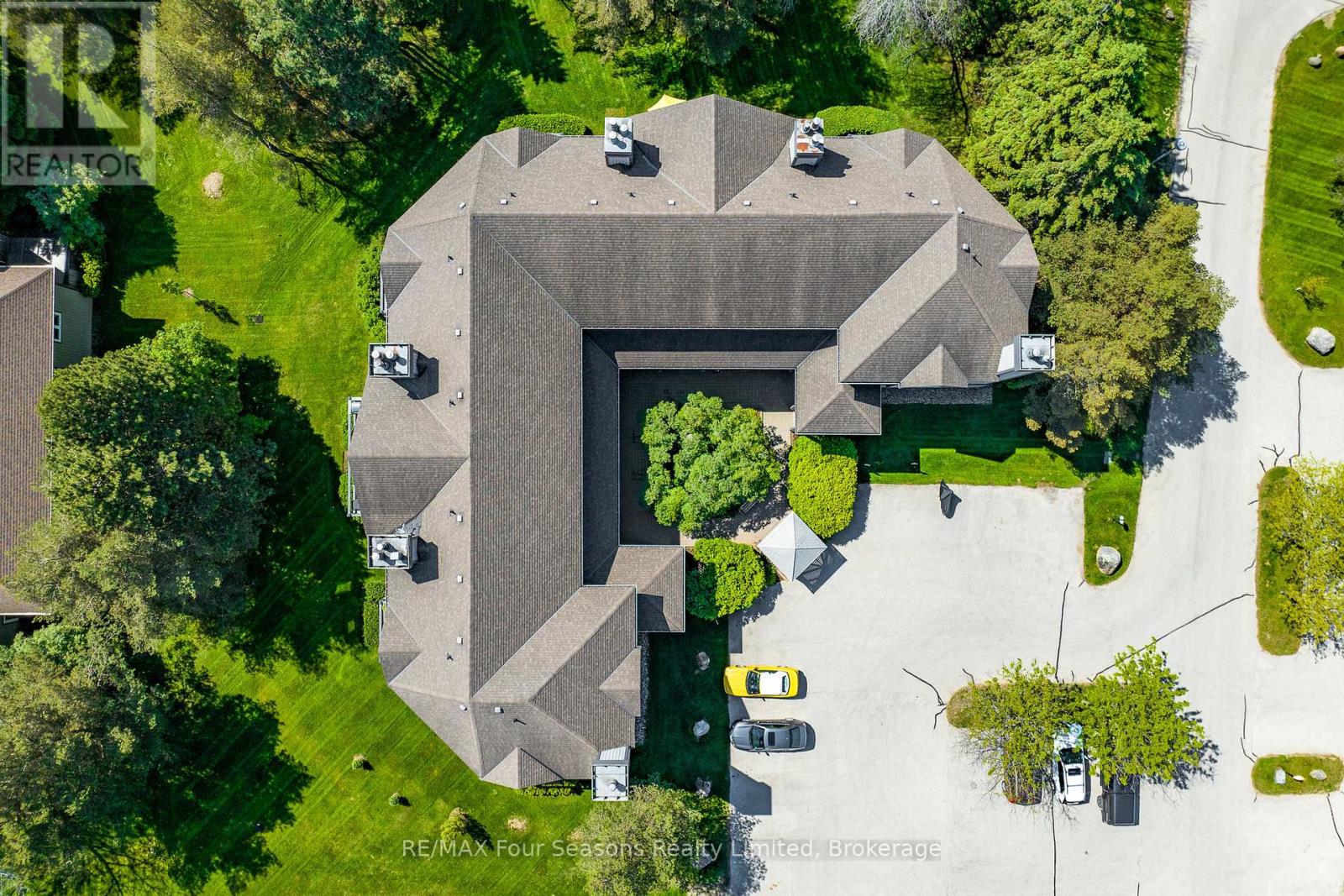 Photo 21 of 373 Mariners Way, Collingwood ON
