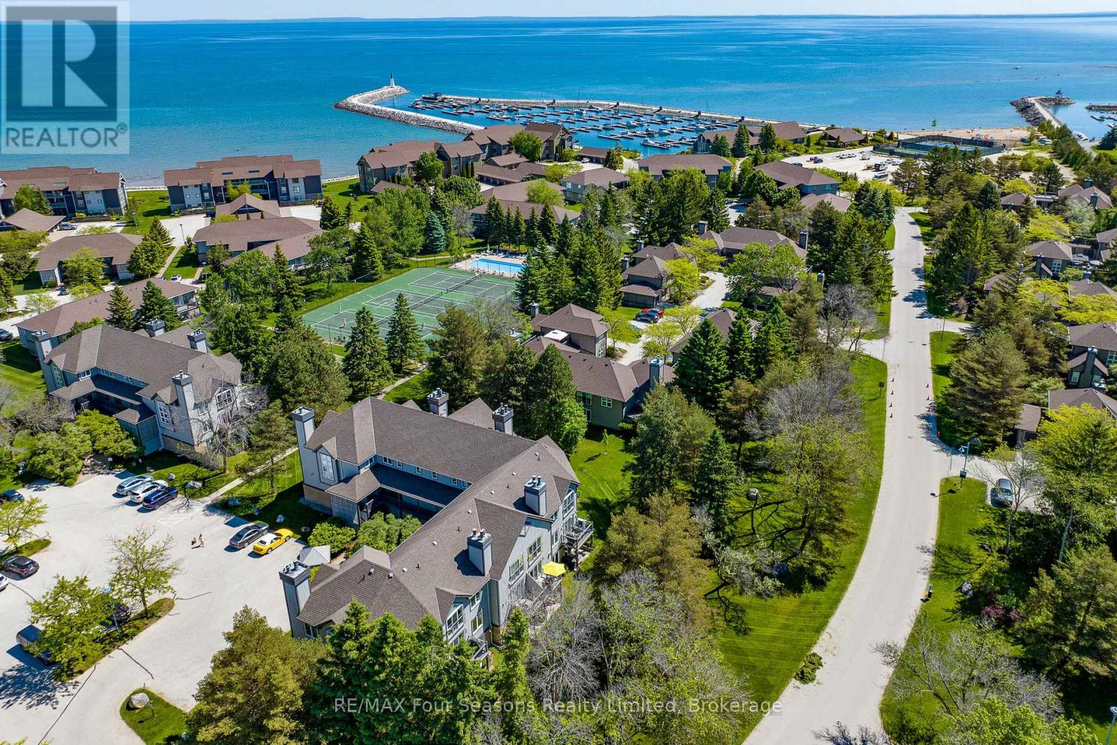 Photo 26 of 373 Mariners Way, Collingwood ON