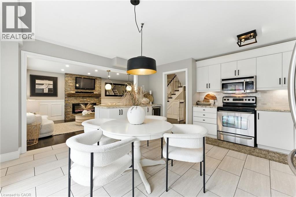 Photo 14 of 2484 Whitehorn Drive, Burlington ON