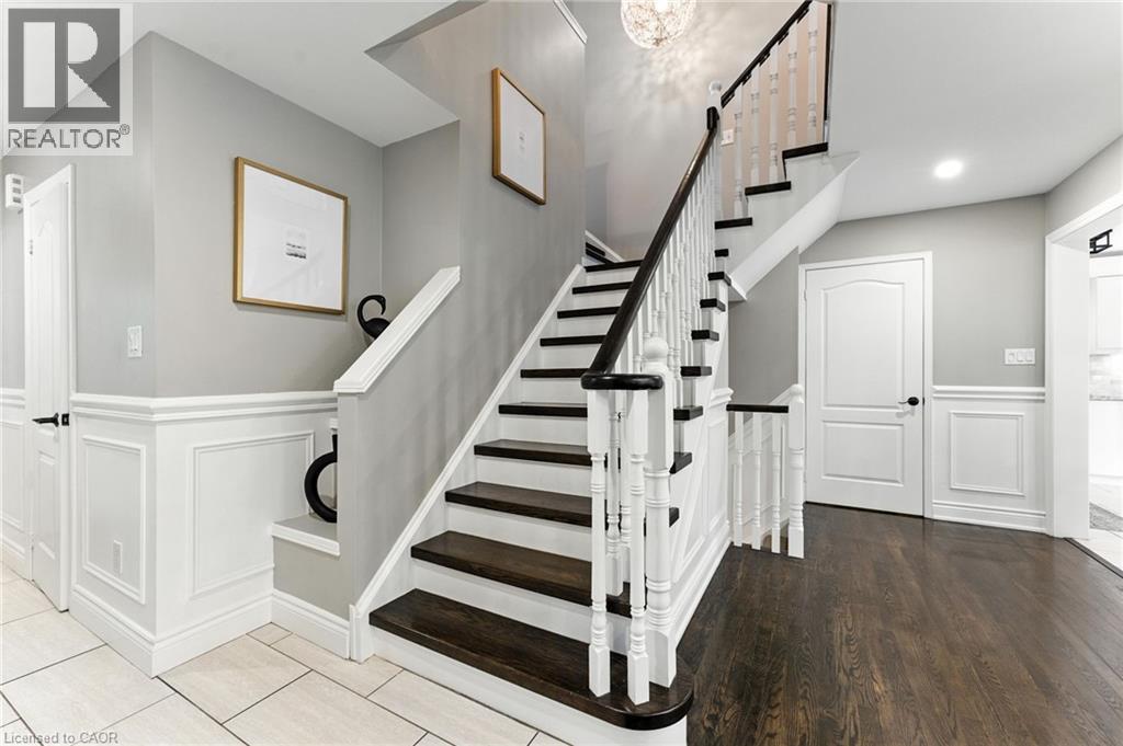 Photo 15 of 2484 Whitehorn Drive, Burlington ON