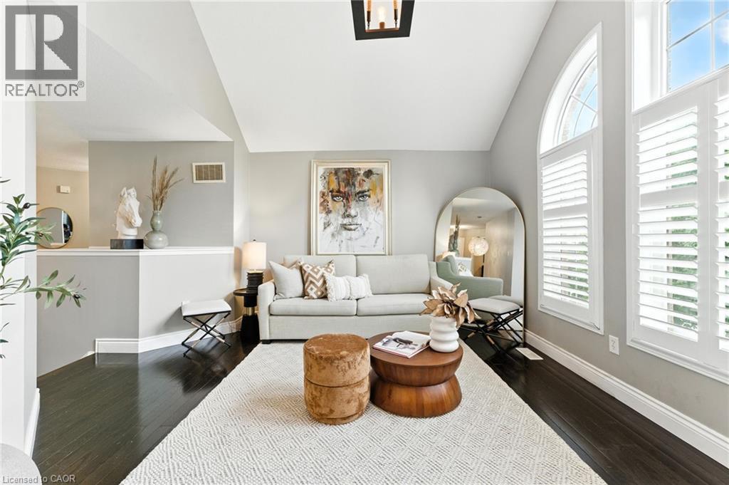 Photo 18 of 2484 Whitehorn Drive, Burlington ON