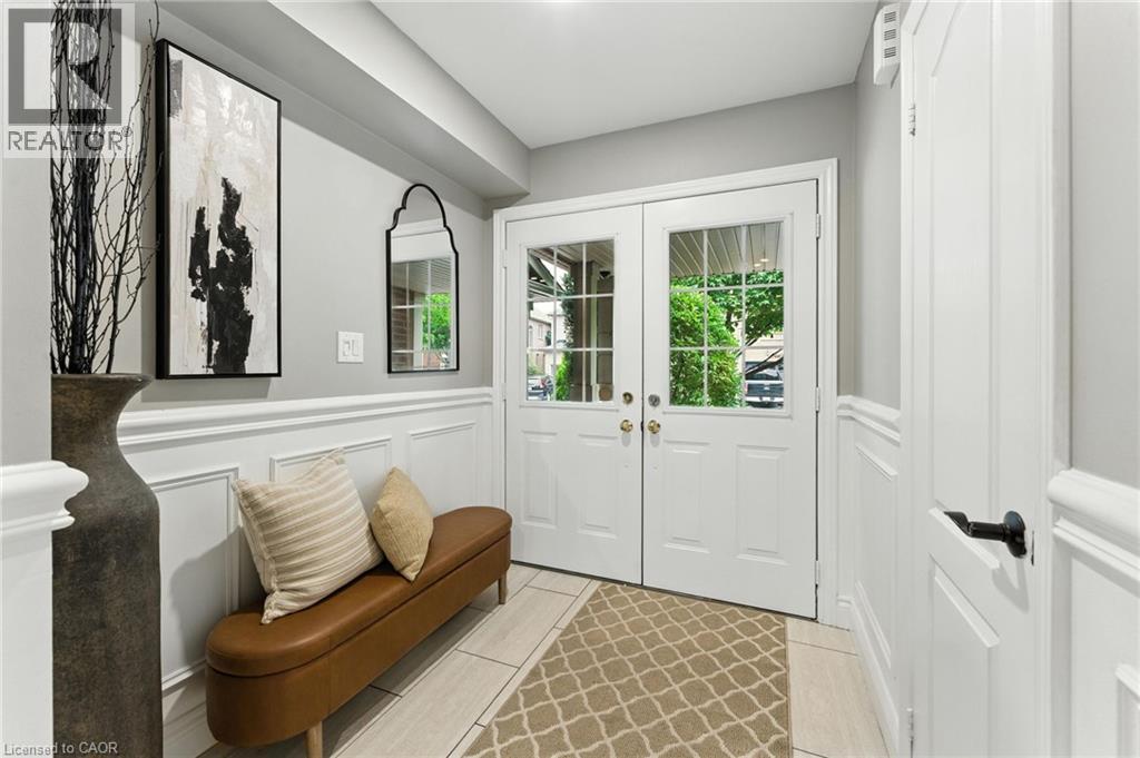 Photo 4 of 2484 Whitehorn Drive, Burlington ON