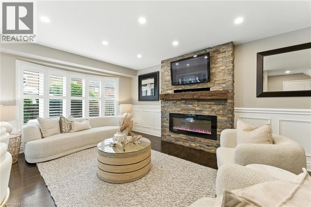 Photo 9 of 2484 Whitehorn Drive, Burlington ON
