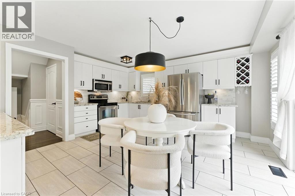 Photo 13 of 2484 Whitehorn Drive, Burlington ON