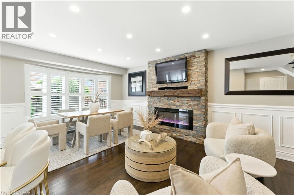 Photo 7 of 2484 Whitehorn Drive, Burlington ON