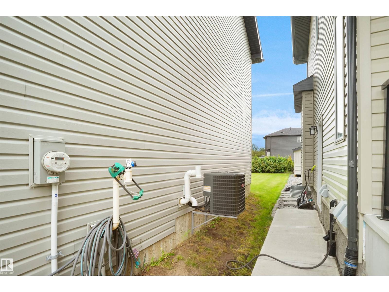 Photo 9 of 15160 16 St Nw, Edmonton AB