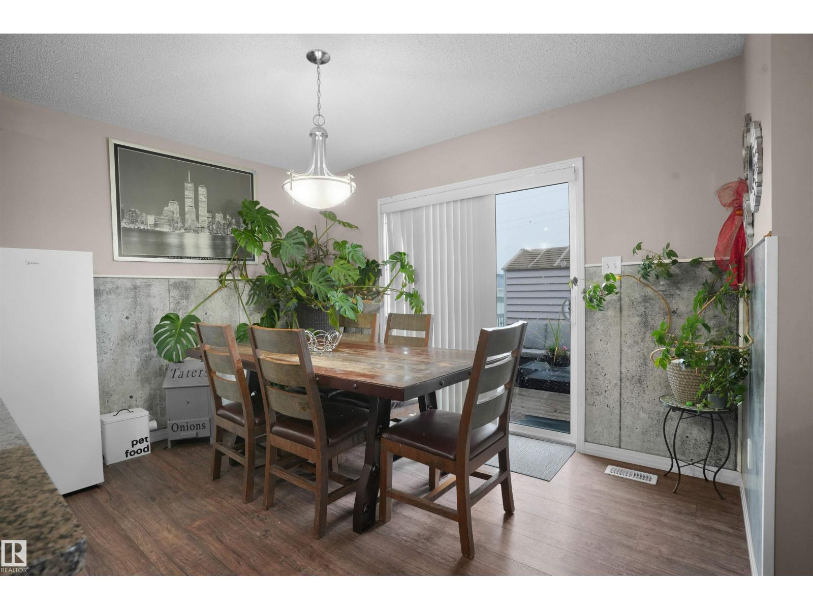 Photo 23 of 15160 16 St Nw, Edmonton AB