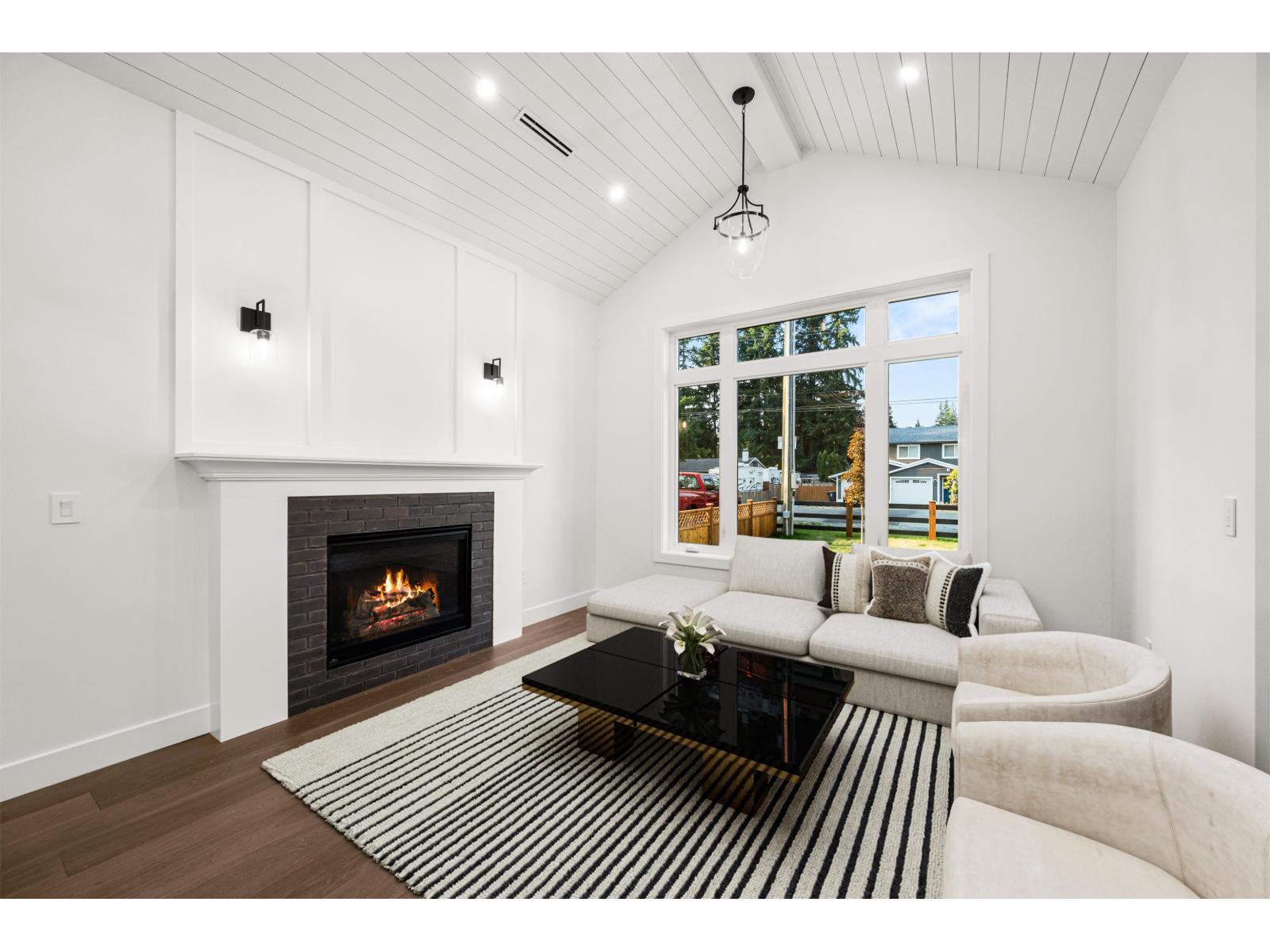 Photo 3 of 20334 42 Avenue, Langley BC