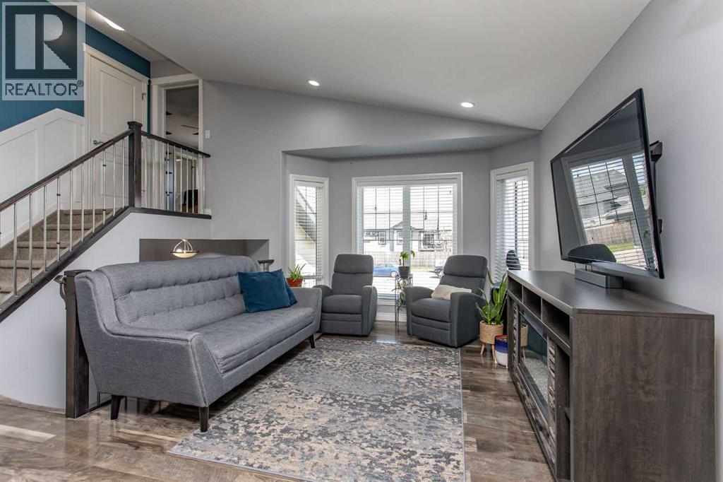 Photo 5 of 66 Woodbine Avenue, Blackfalds AB