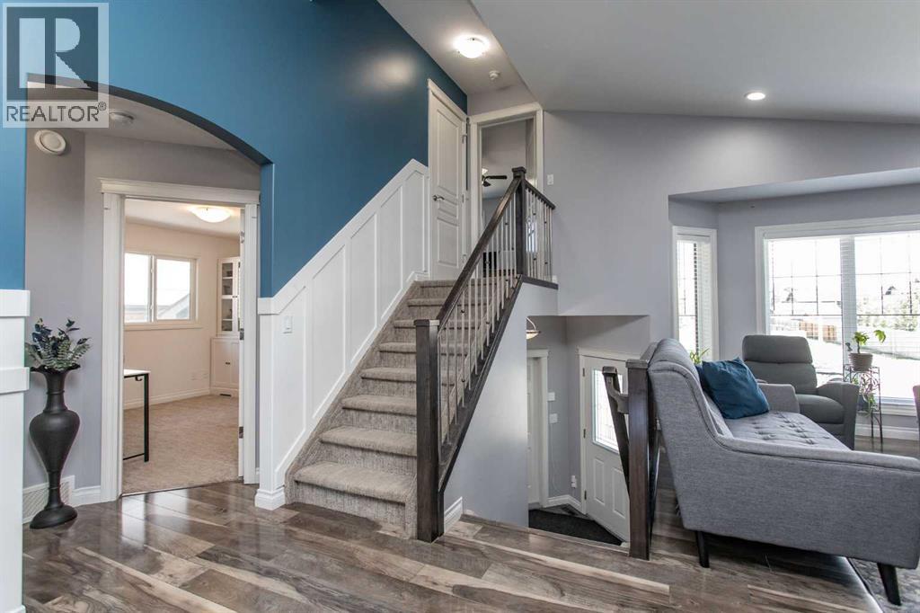 Photo 4 of 66 Woodbine Avenue, Blackfalds AB