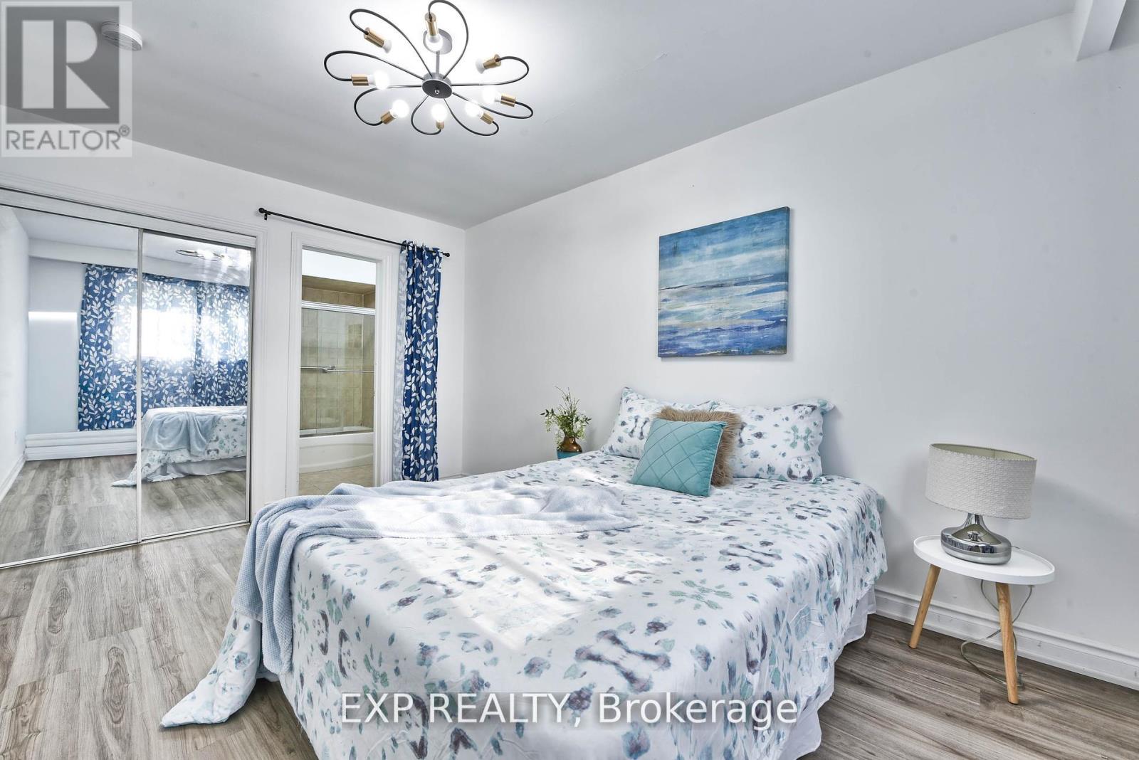 Photo 12 of 7292 Redfox Road, Mississauga ON