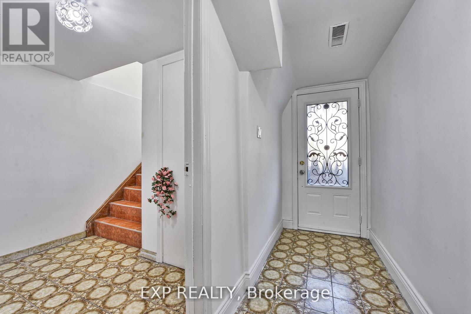 Photo 16 of 7292 Redfox Road, Mississauga ON