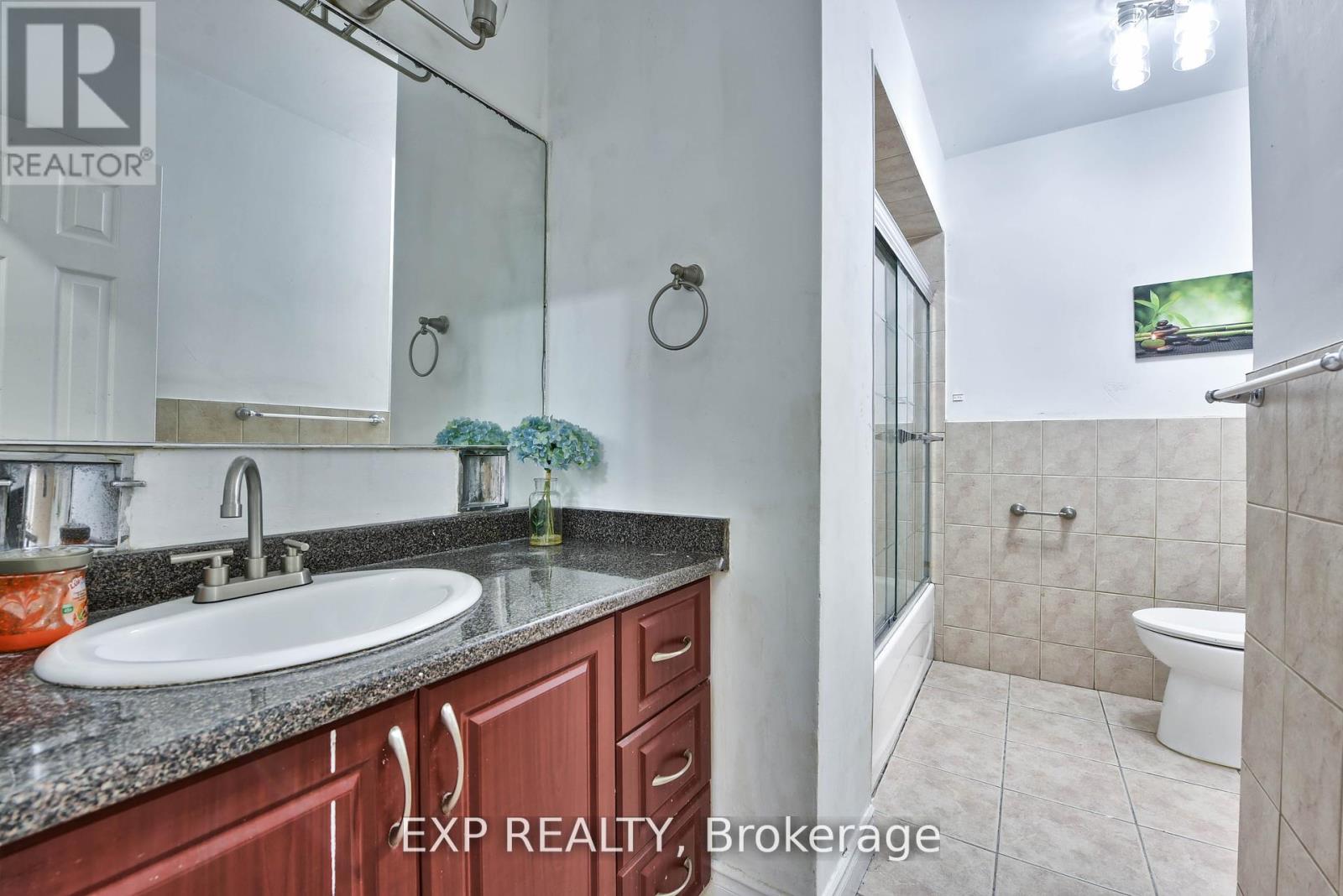 Photo 23 of 7292 Redfox Road, Mississauga ON