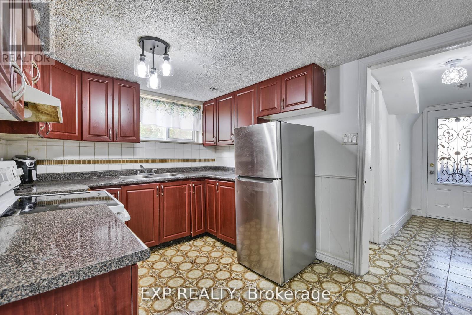 Photo 17 of 7292 Redfox Road, Mississauga ON
