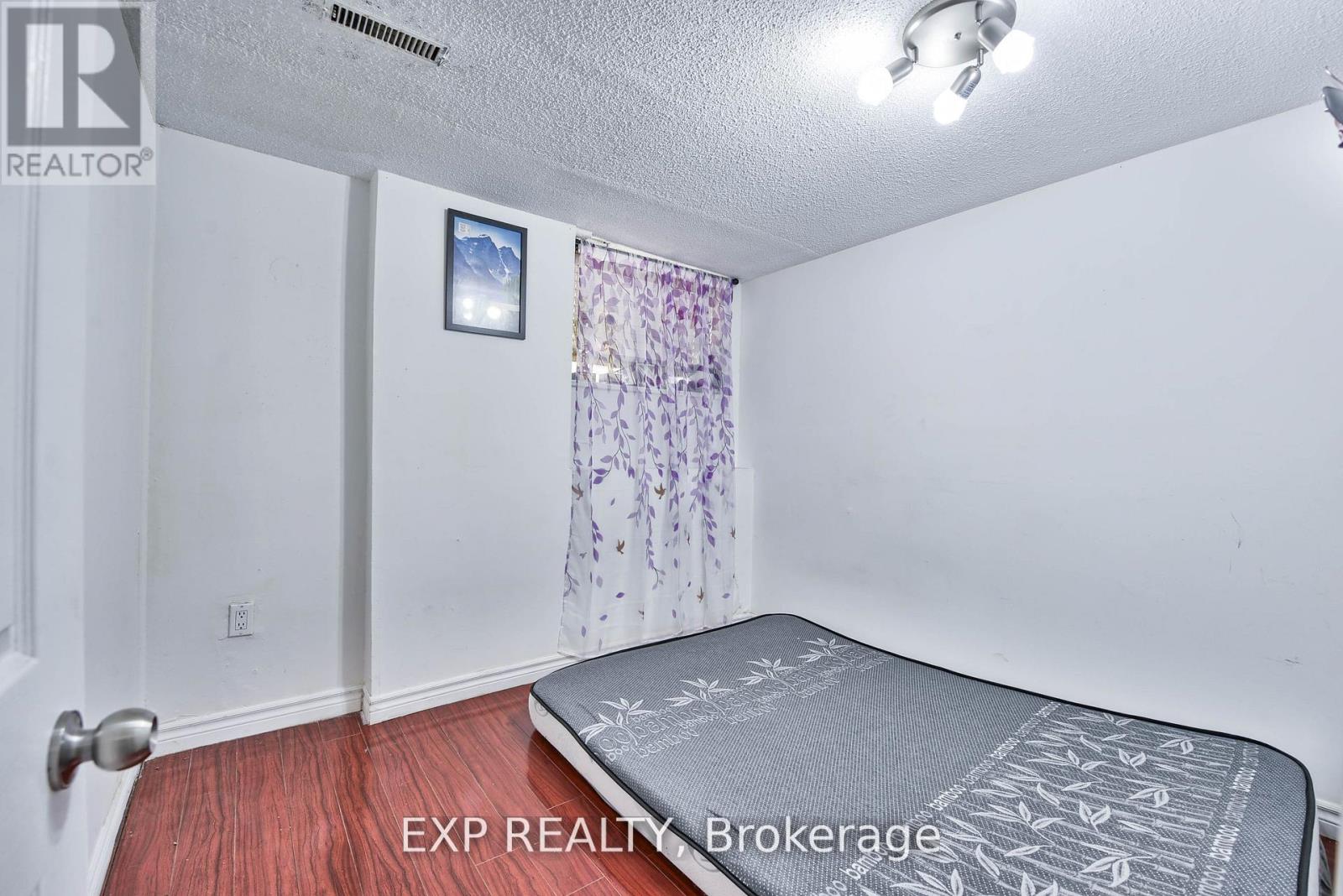 Photo 21 of 7292 Redfox Road, Mississauga ON