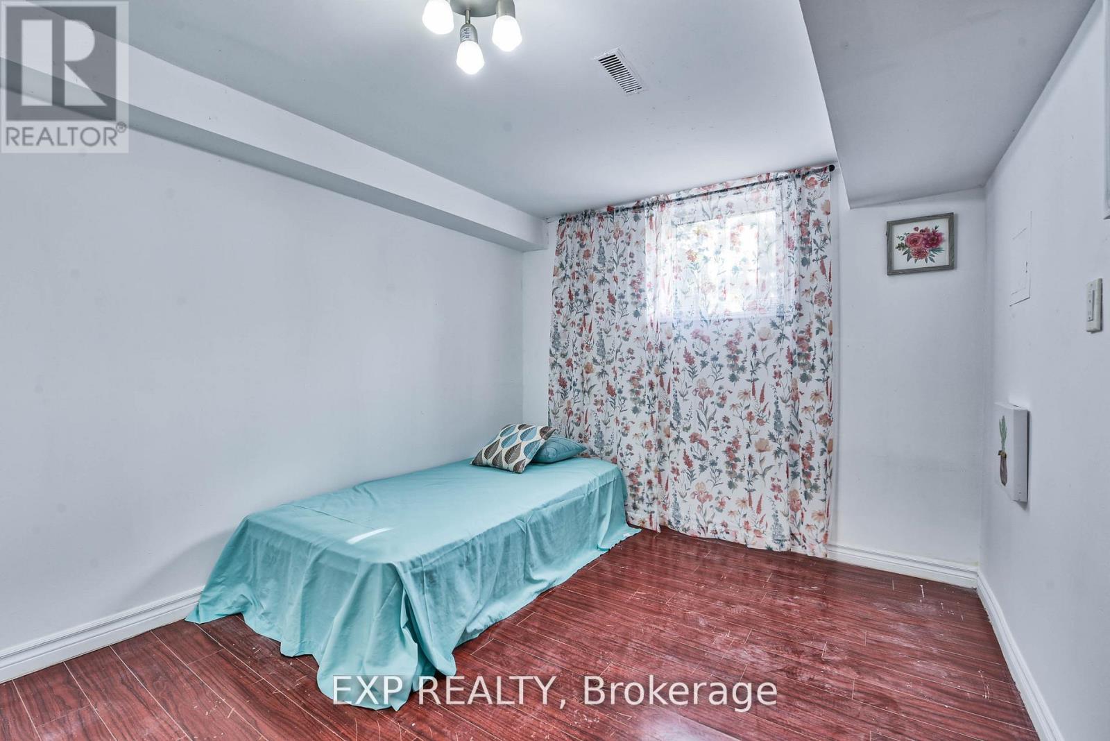 Photo 22 of 7292 Redfox Road, Mississauga ON