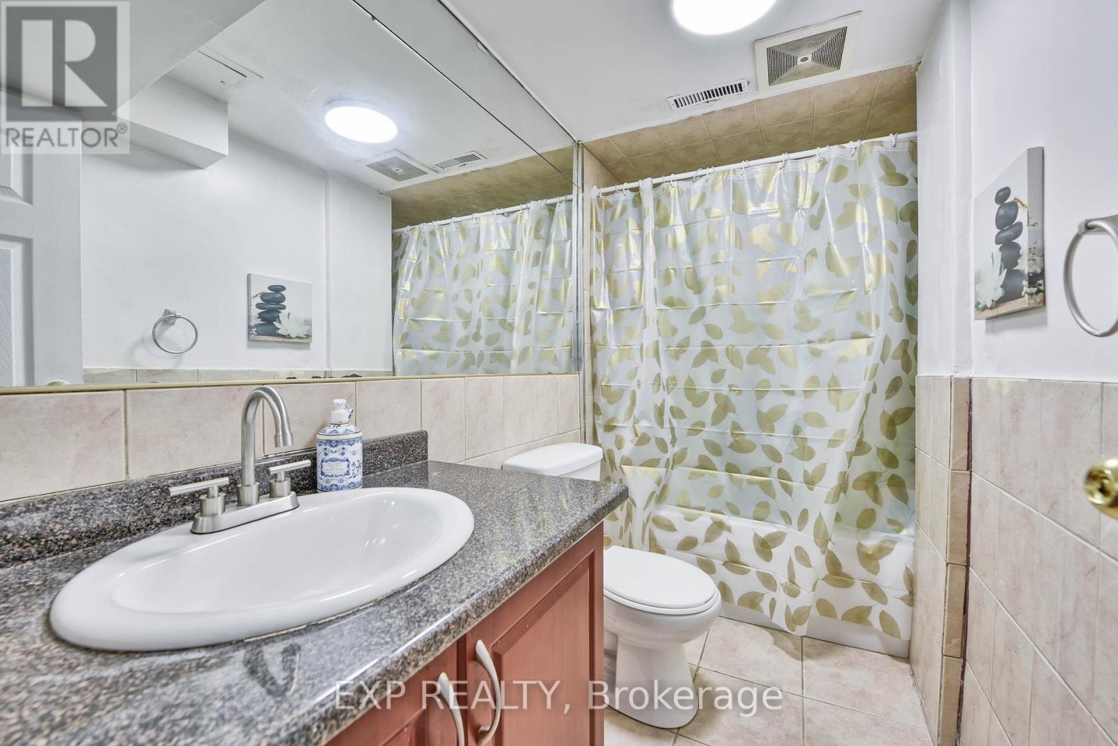 Photo 25 of 7292 Redfox Road, Mississauga ON
