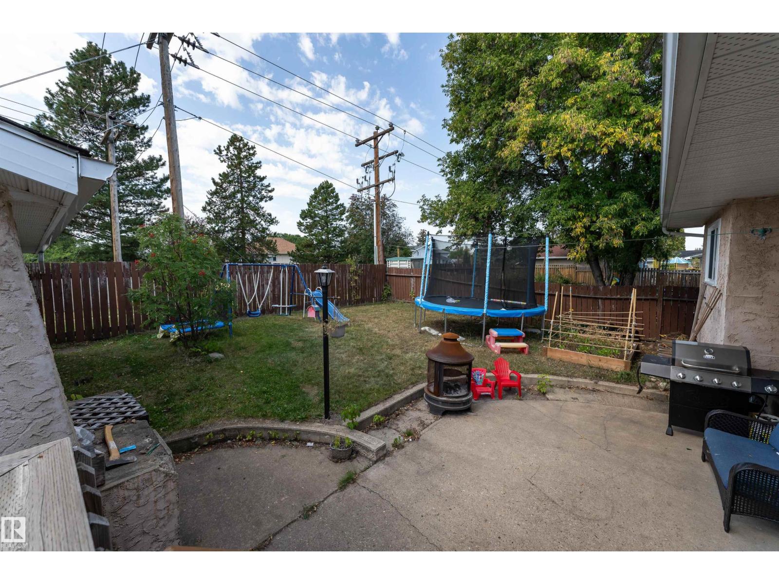 Photo 9 of 9510 79 St, Fort Saskatchewan AB