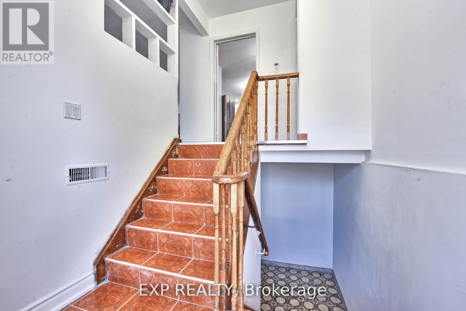 Photo 4 of 7292 Redfox Road, Mississauga ON